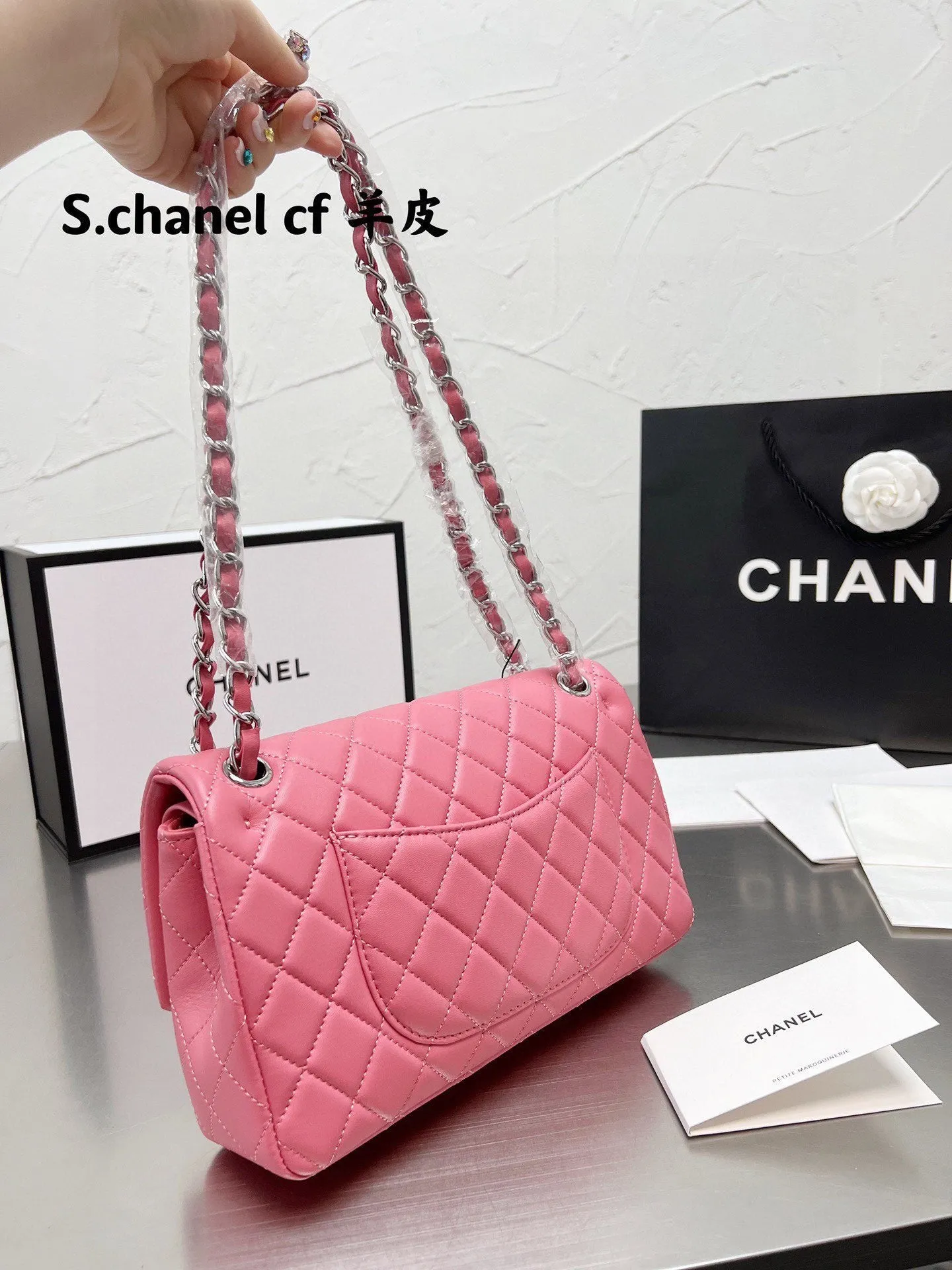 CC650 Classic Handbag / 6 × 9.9 × 2.5 in