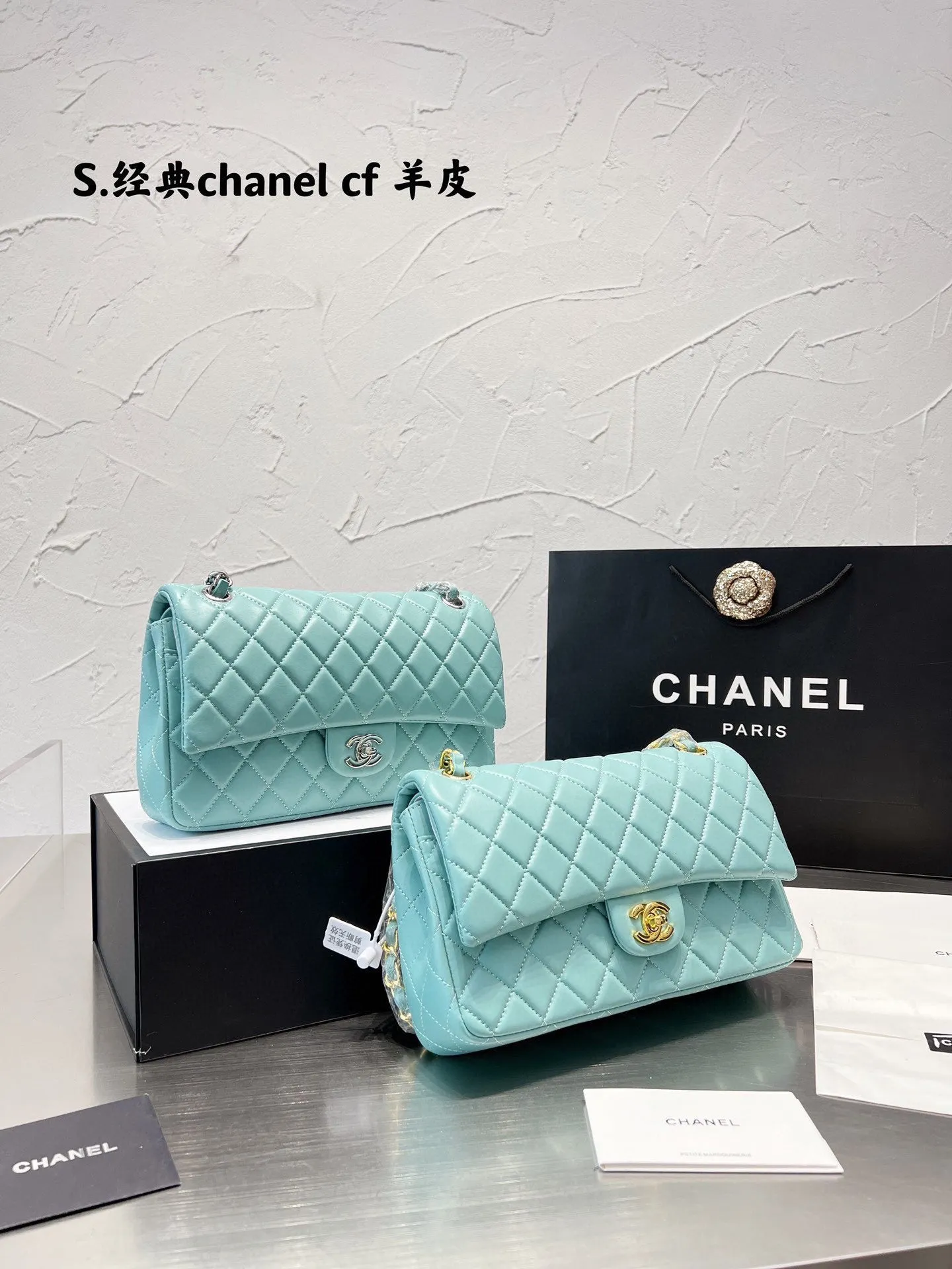 CC650 Classic Handbag / 6 × 9.9 × 2.5 in