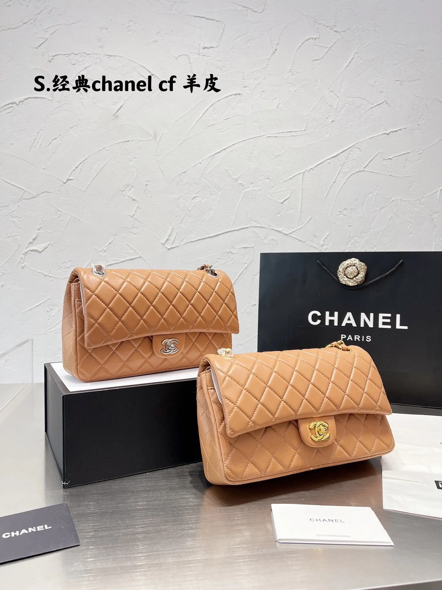 CC650 Classic Handbag / 6 × 9.9 × 2.5 in
