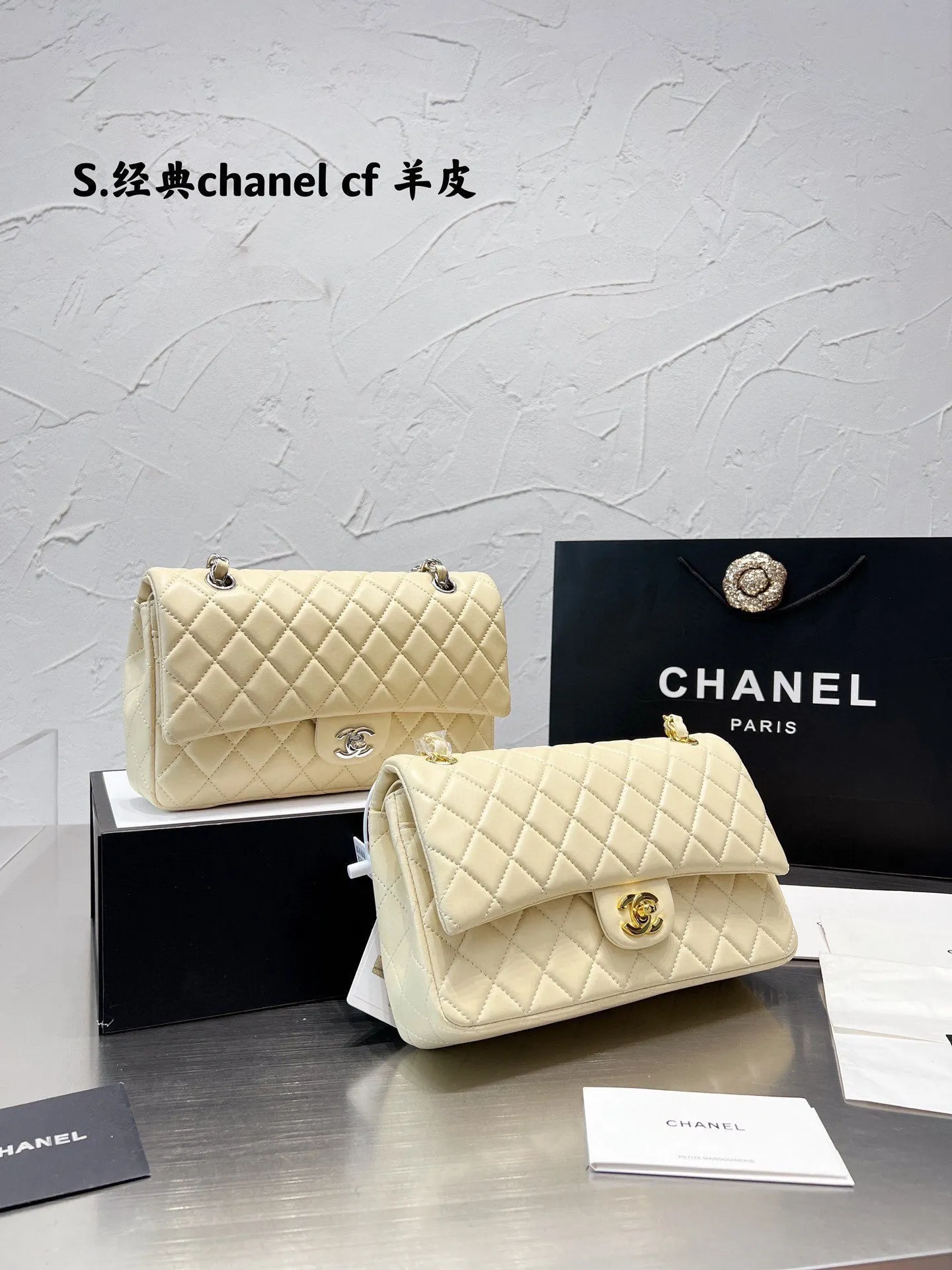 CC650 Classic Handbag / 6 × 9.9 × 2.5 in
