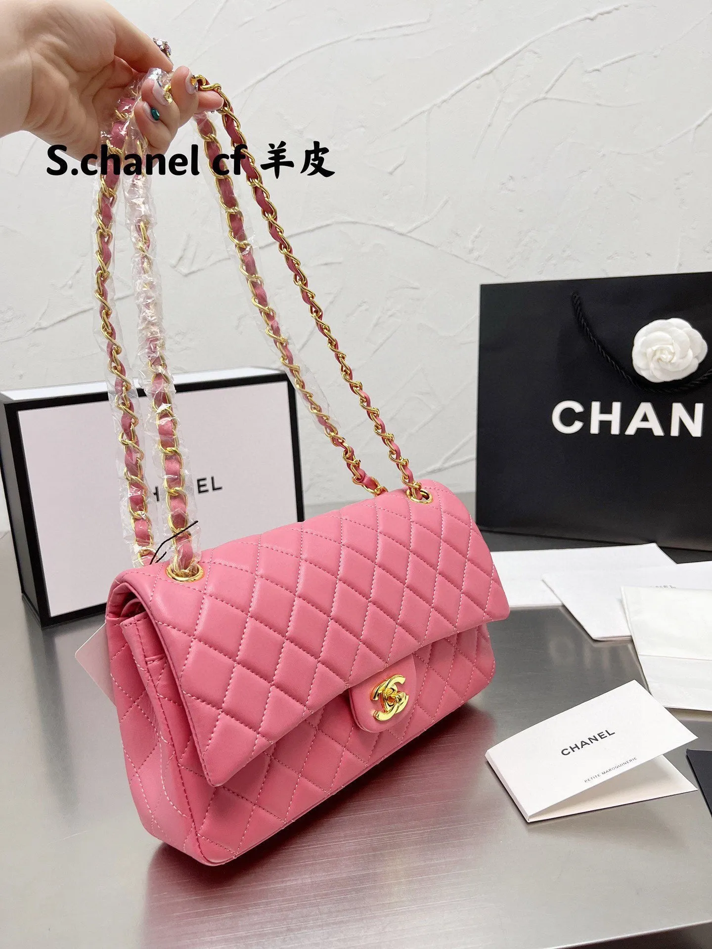 CC650 Classic Handbag / 6 × 9.9 × 2.5 in