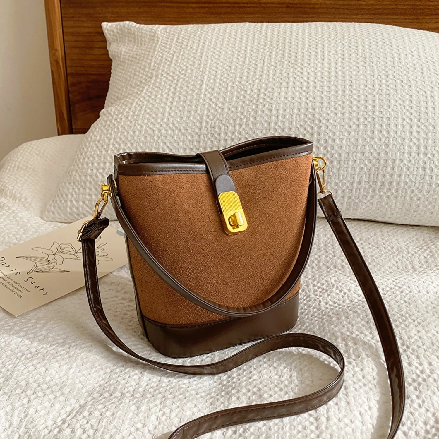 TEEK - Bucket Crossbody Bag