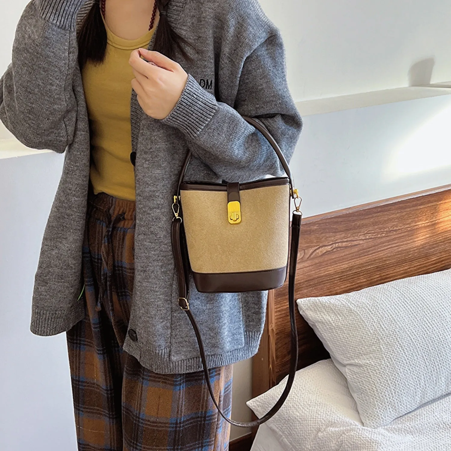 TEEK - Bucket Crossbody Bag