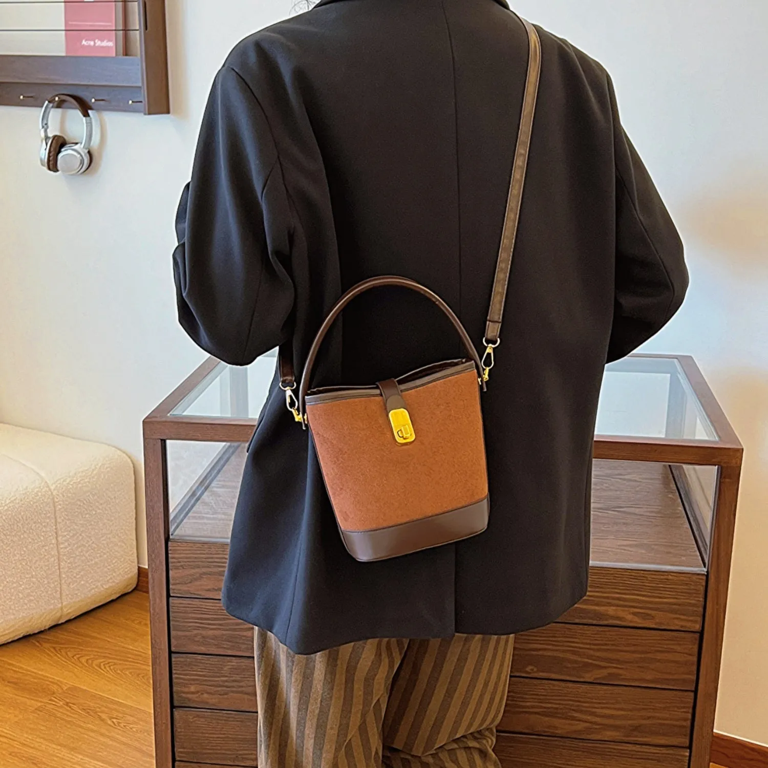 TEEK - Bucket Crossbody Bag
