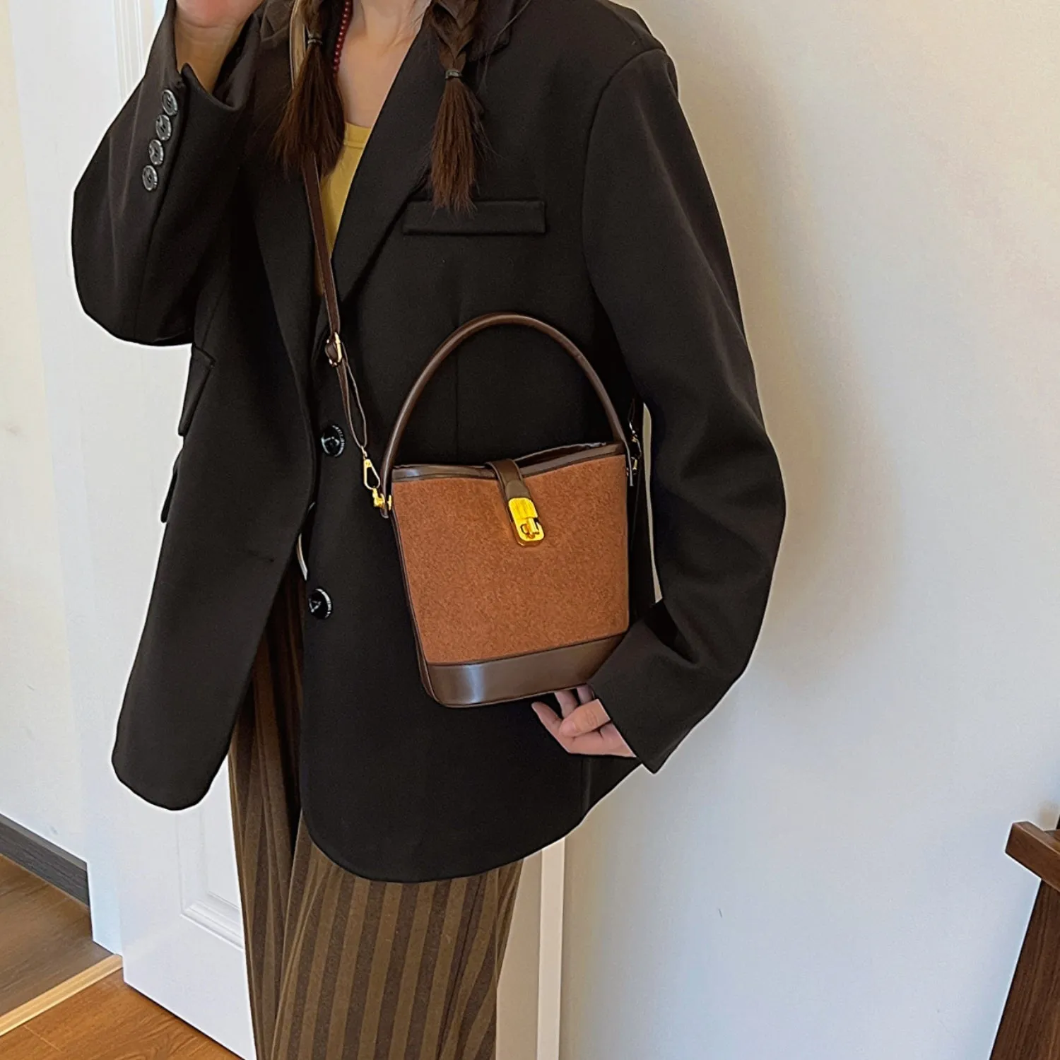TEEK - Bucket Crossbody Bag