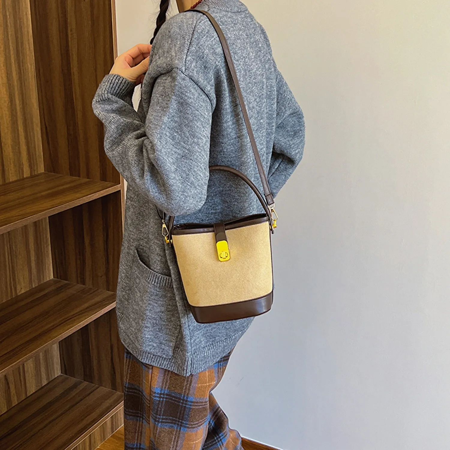 TEEK - Bucket Crossbody Bag
