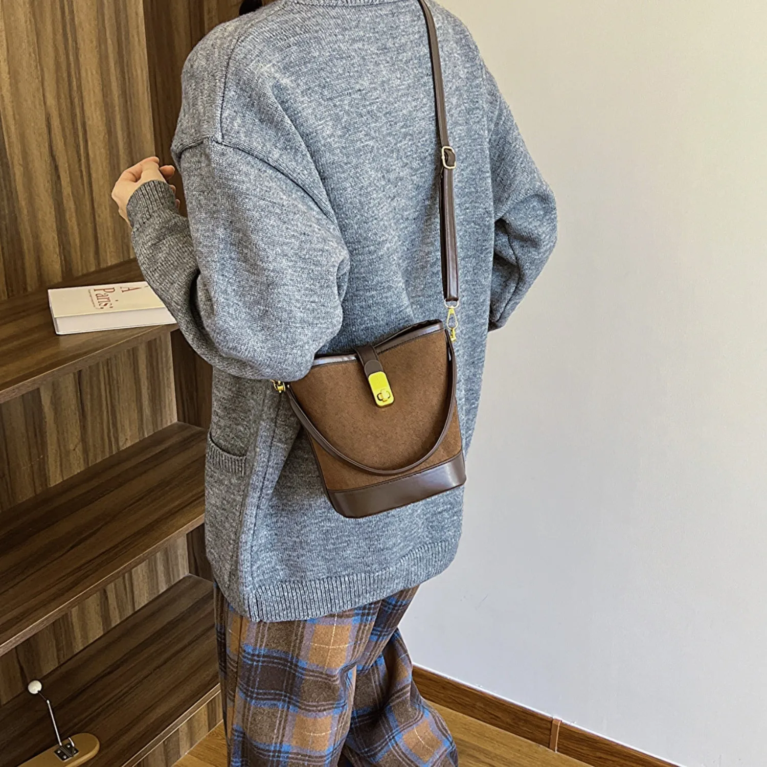 TEEK - Bucket Crossbody Bag