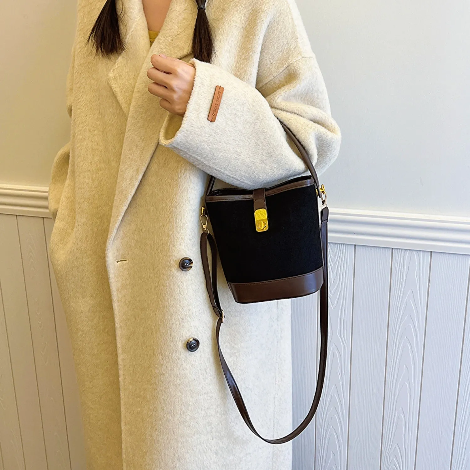 TEEK - Bucket Crossbody Bag