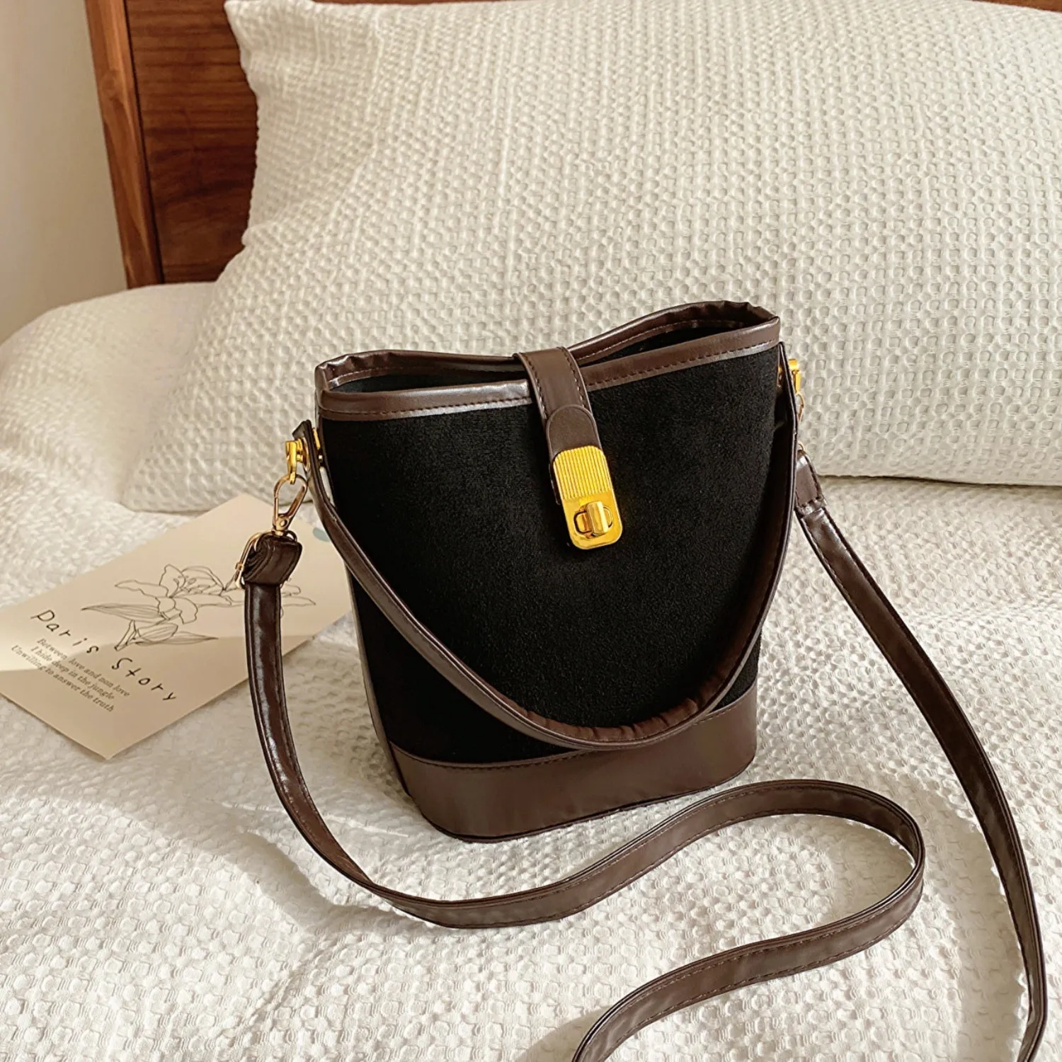 TEEK - Bucket Crossbody Bag