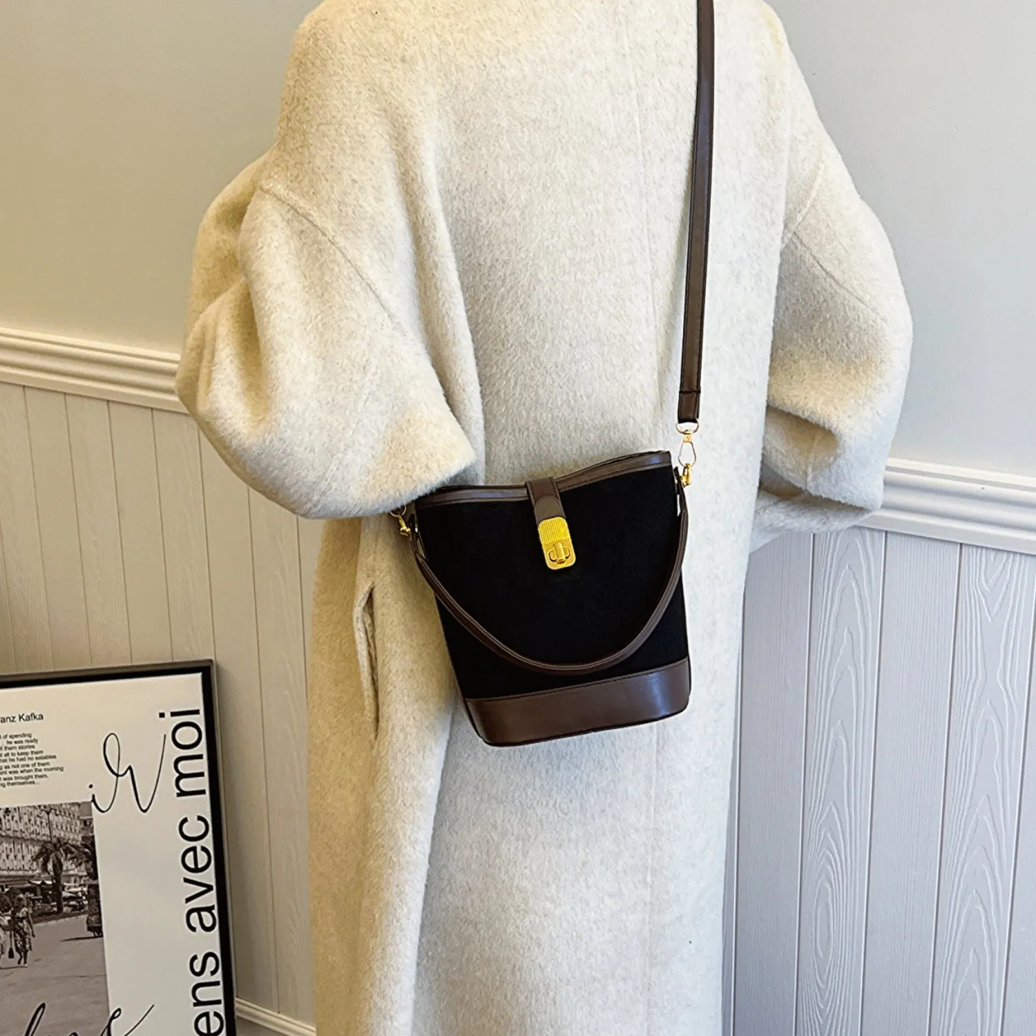TEEK - Bucket Crossbody Bag