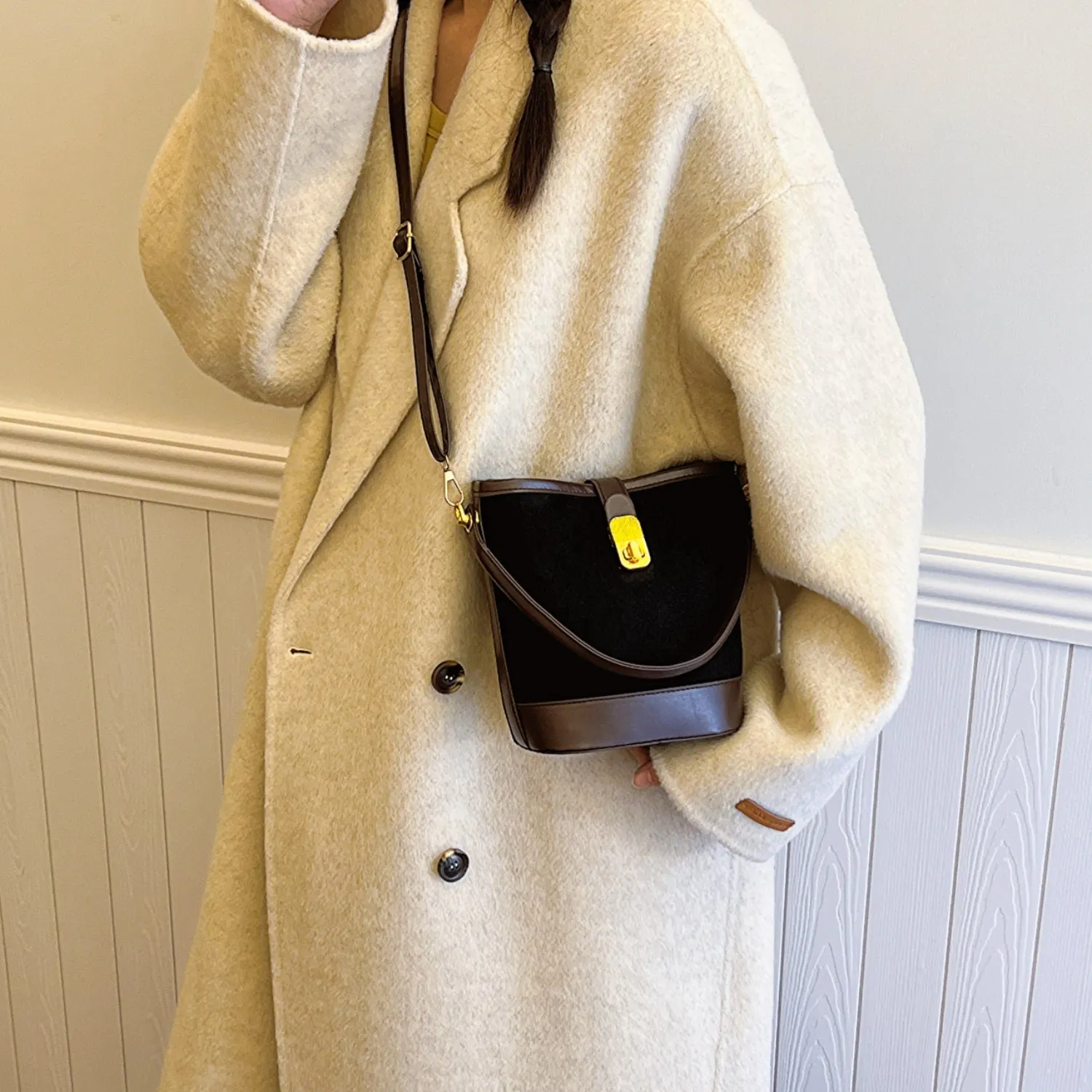TEEK - Bucket Crossbody Bag